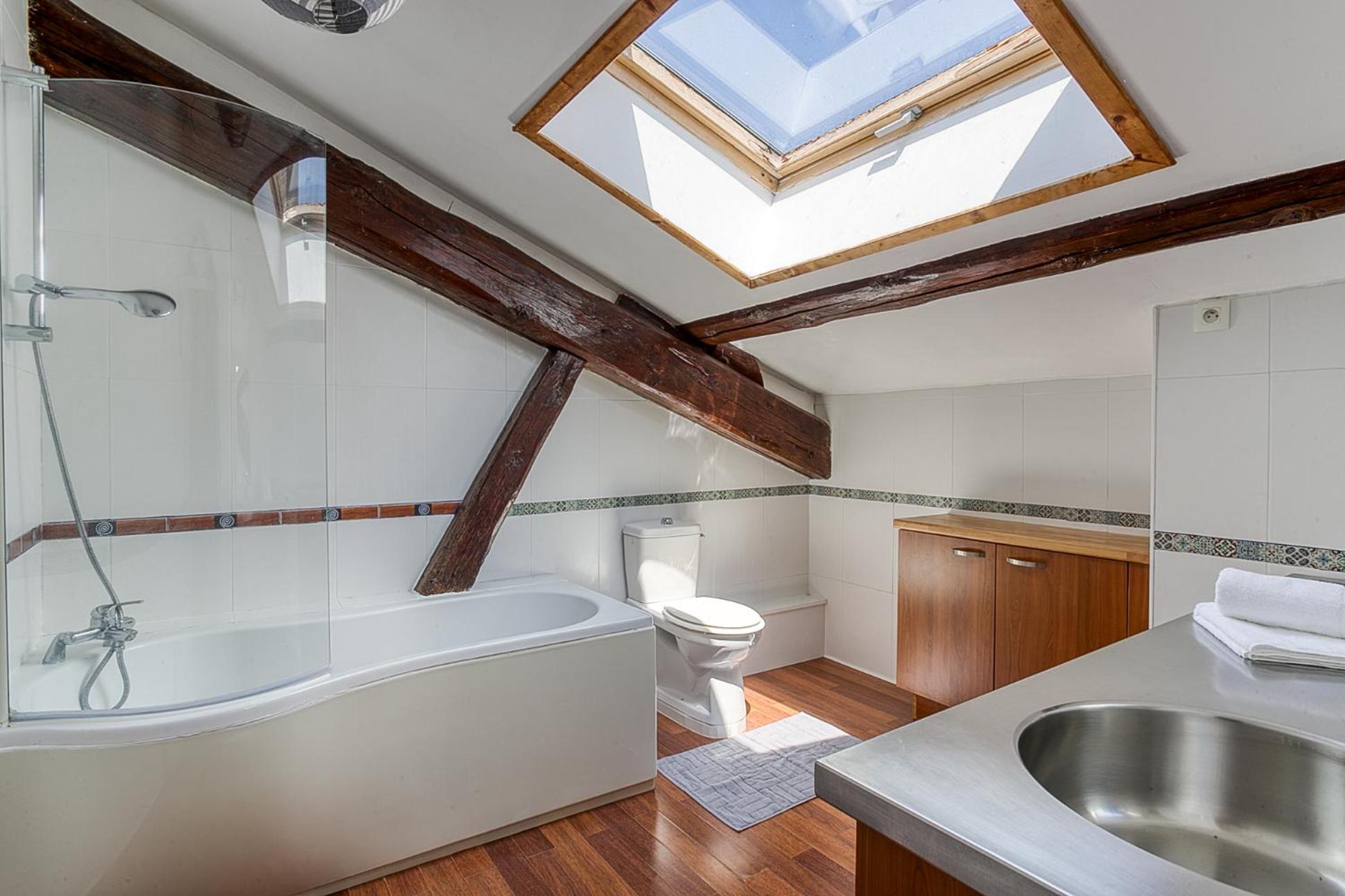 Sejourner Au Chateau De La Roue Grand Appartement Lissieu Esterno foto