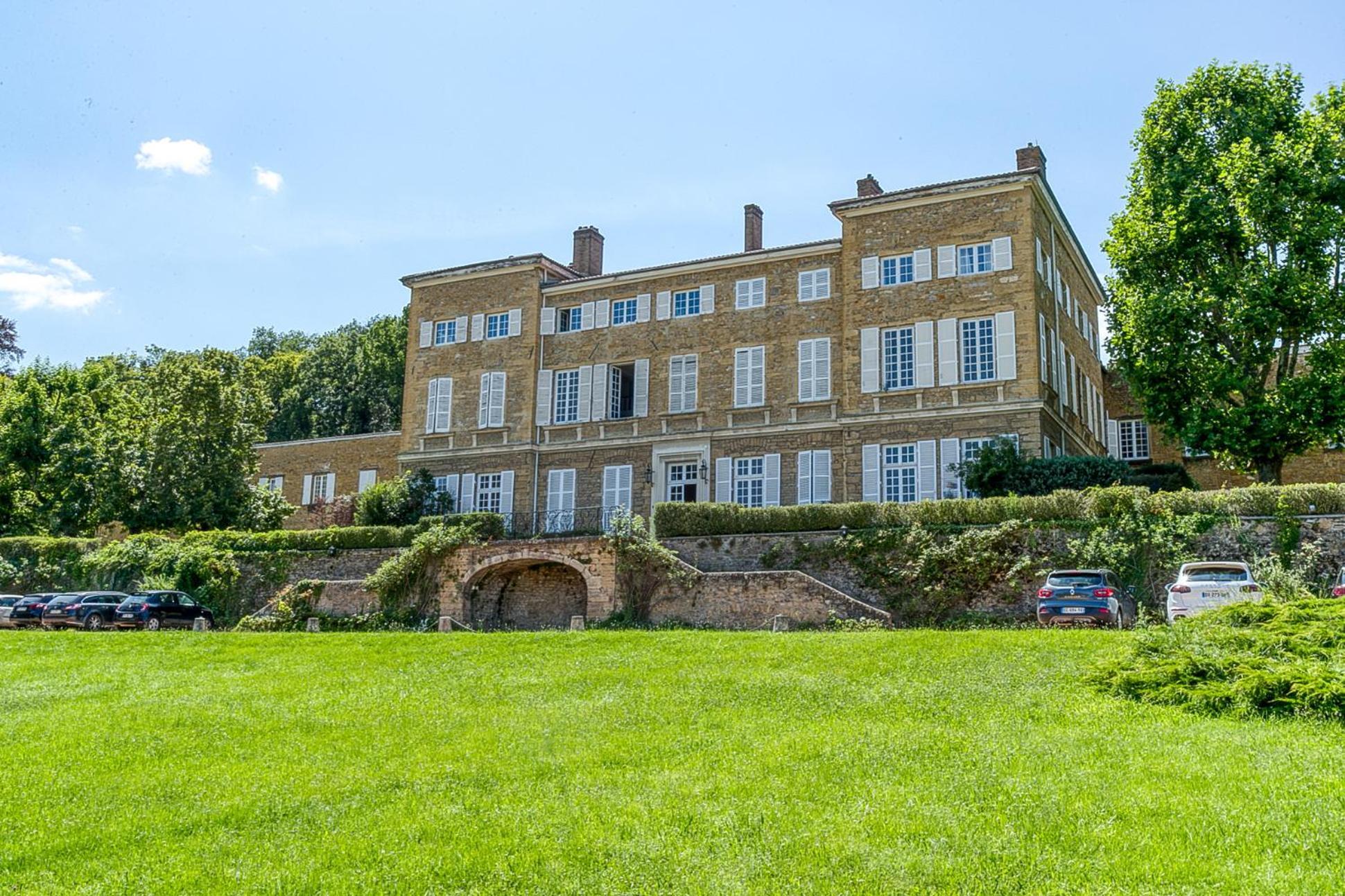 Sejourner Au Chateau De La Roue Grand Appartement Lissieu Esterno foto