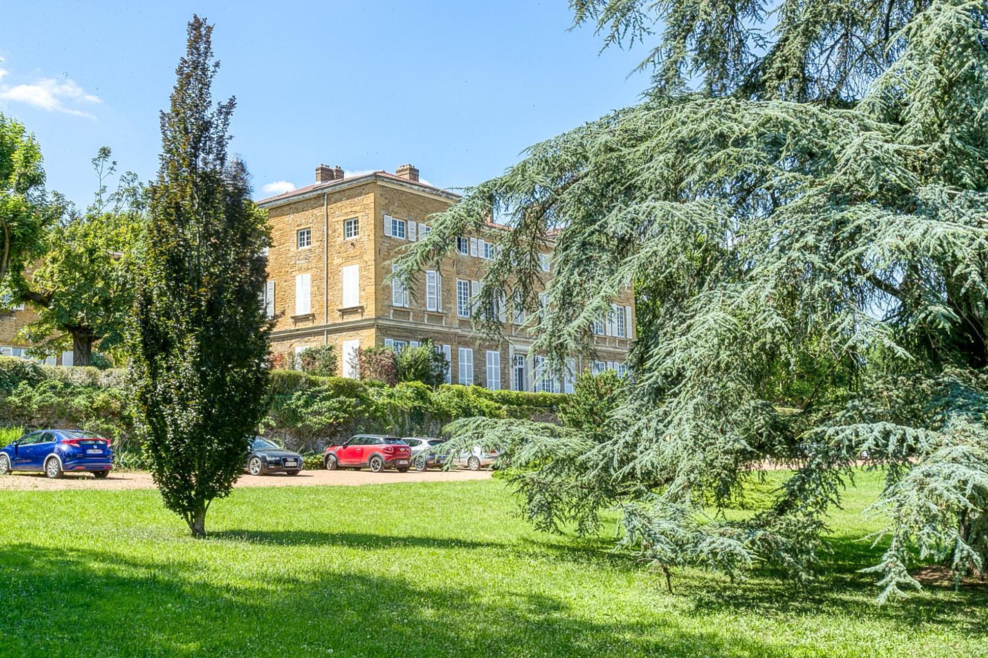 Sejourner Au Chateau De La Roue Grand Appartement Lissieu Esterno foto